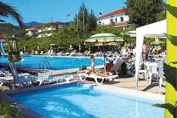 brodzik, teren hotelu, basen