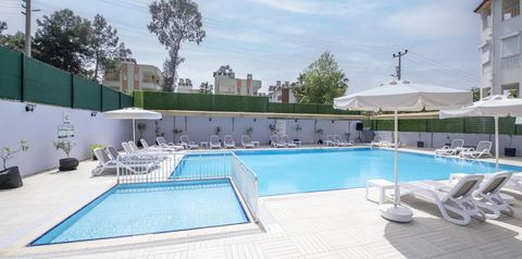 teren hotelu, brodzik, basen