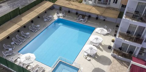 teren hotelu, brodzik, basen
