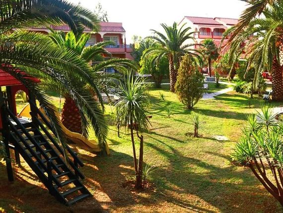 dla dzieci, plac zabaw, teren hotelu
