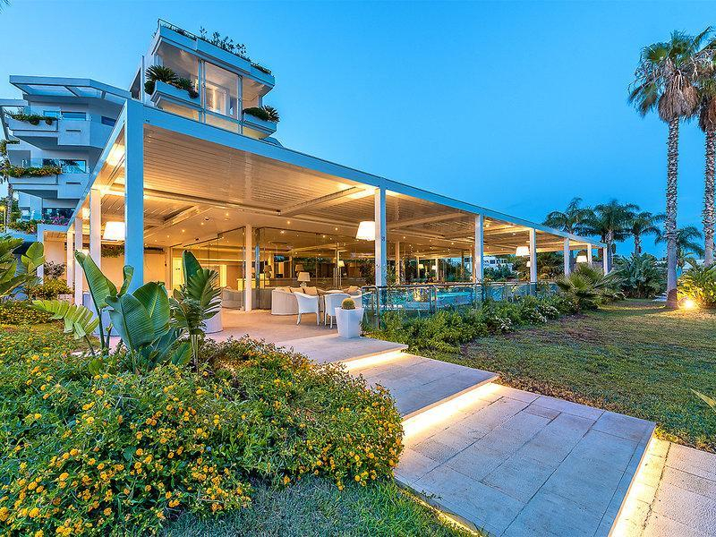 teren hotelu, budynek główny