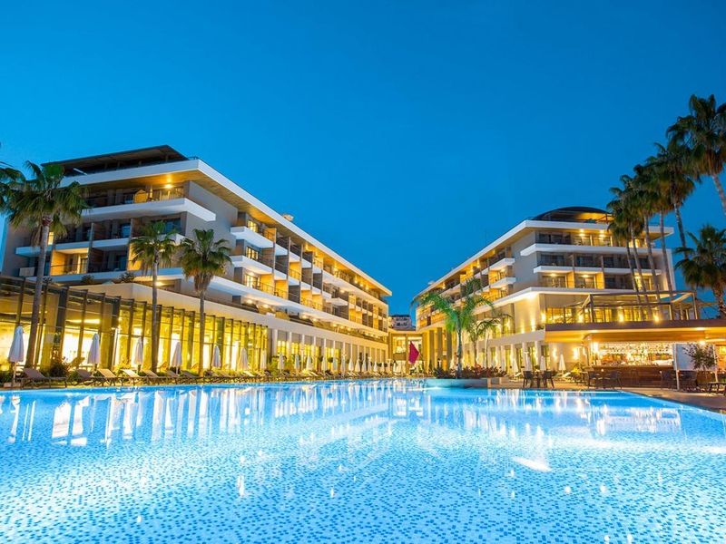 Acanthus & Cennet Barut Collection