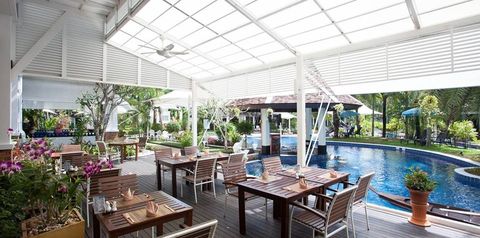 teren hotelu, basen, restauracja