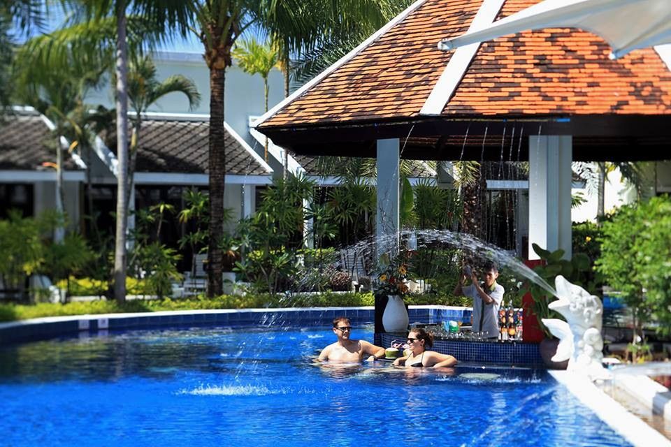 teren hotelu, pool bar, basen