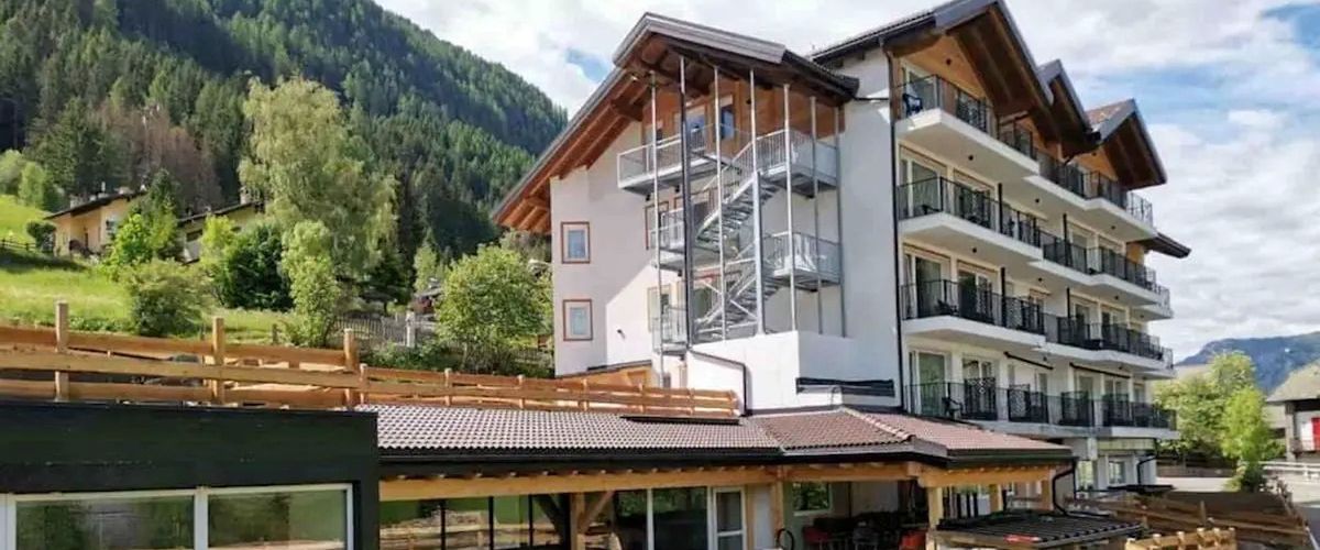 budynek główny, teren hotelu