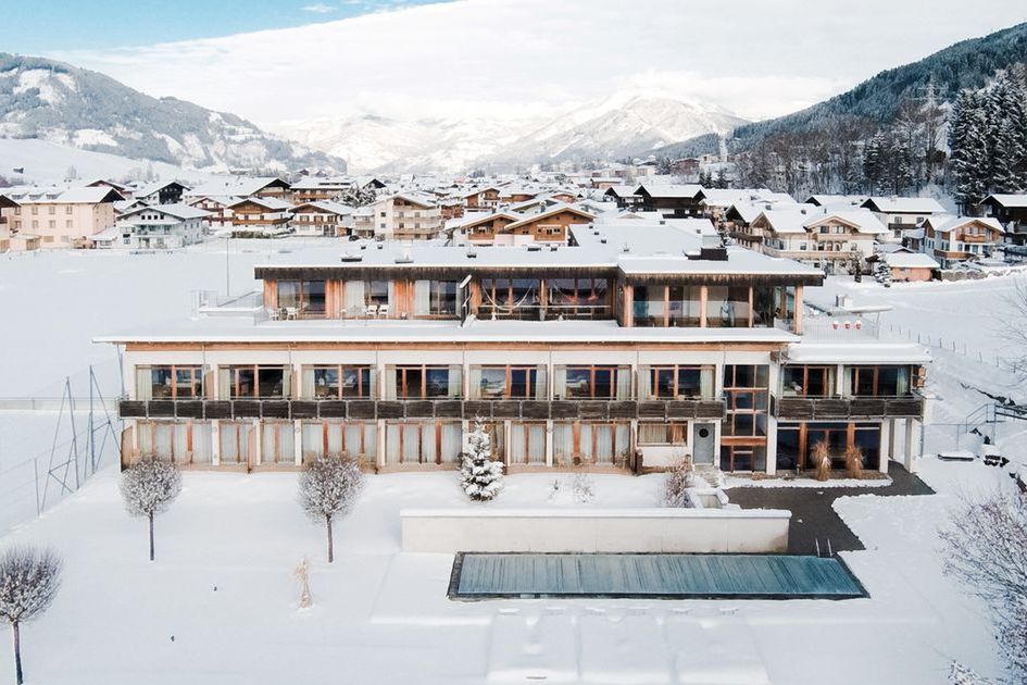 obiekt, budynek główny, teren hotelu