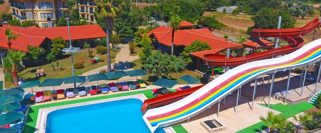 teren hotelu, basen, zjeżdżalnia