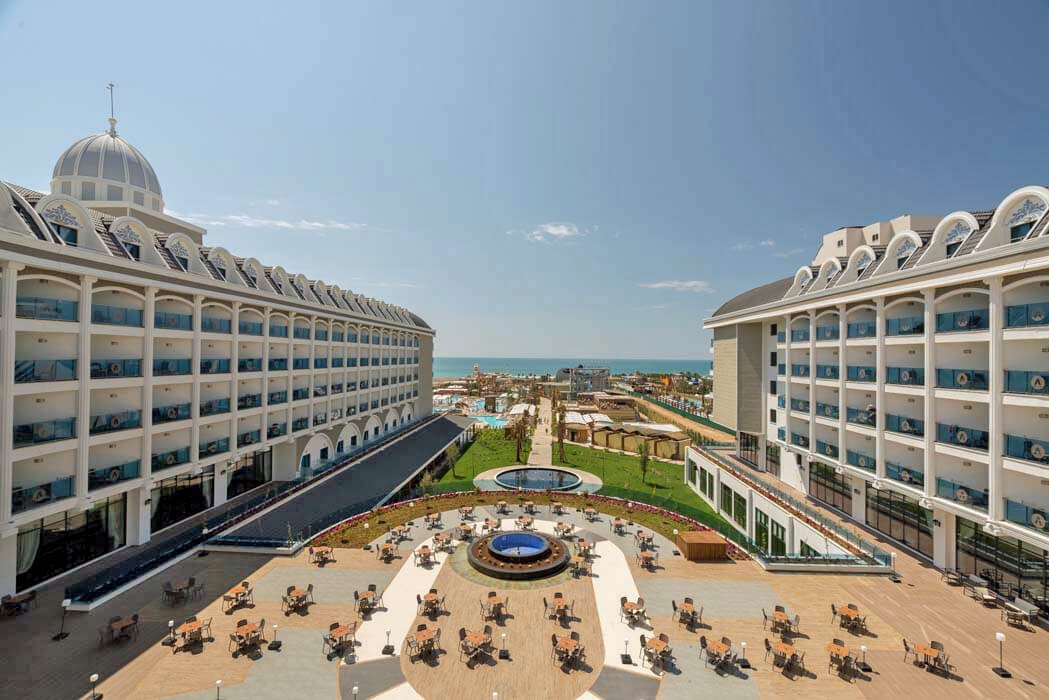 obiekt, budynek główny, teren hotelu