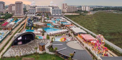 teren hotelu, basen, aquapark, zjeżdżalnia, rozrywka