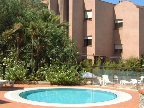 teren hotelu, basen, obiekt