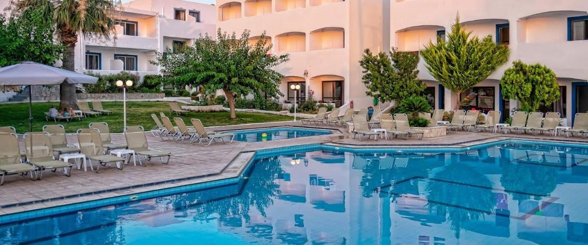 obiekt, teren hotelu, basen