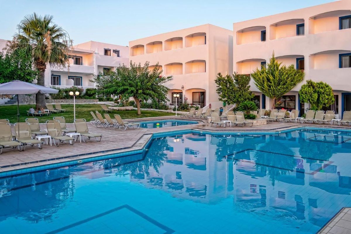 obiekt, teren hotelu, basen