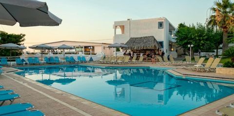 teren hotelu, basen, pool bar