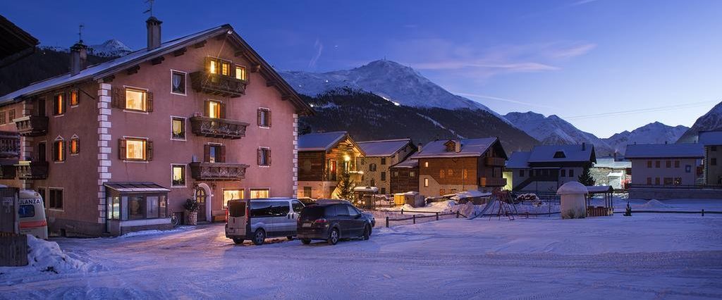 teren hotelu, budynek główny