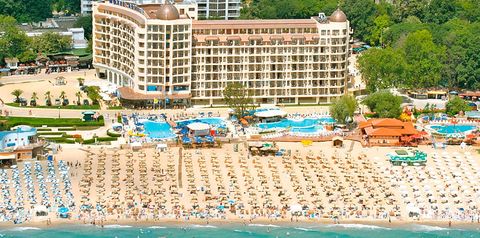 budynek główny, teren hotelu, plaża