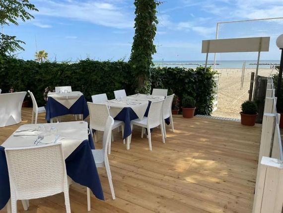 teren hotelu, restauracja, plaża