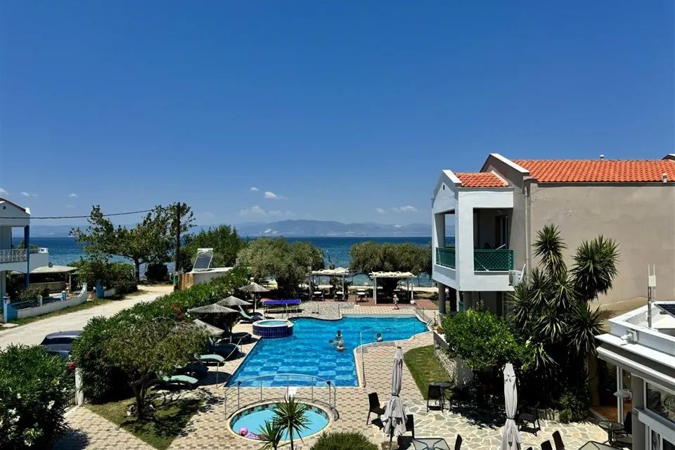 obiekt, teren hotelu, basen