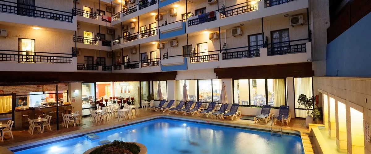 basen, teren hotelu