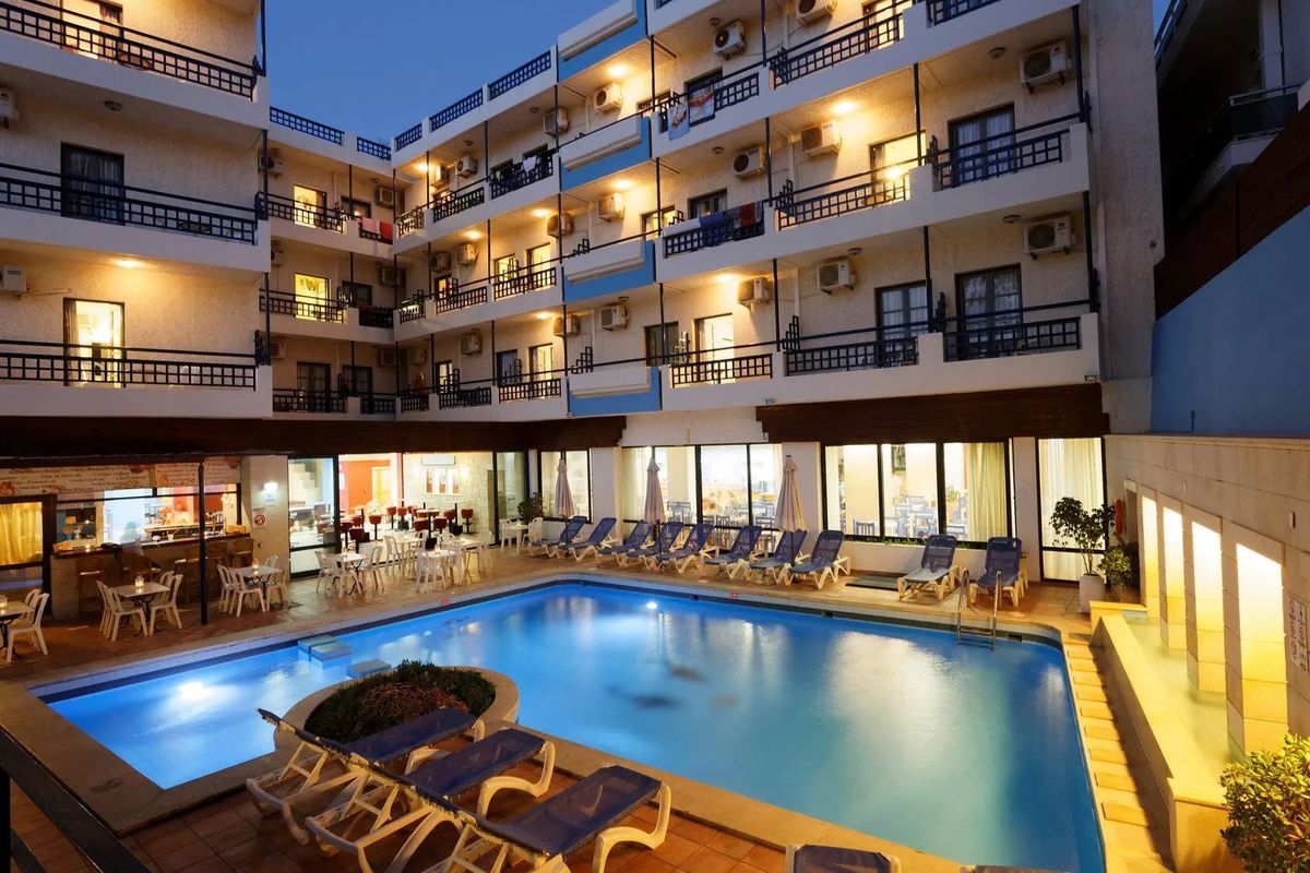 basen, teren hotelu