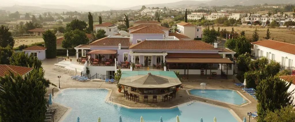 obiekt, teren hotelu, basen