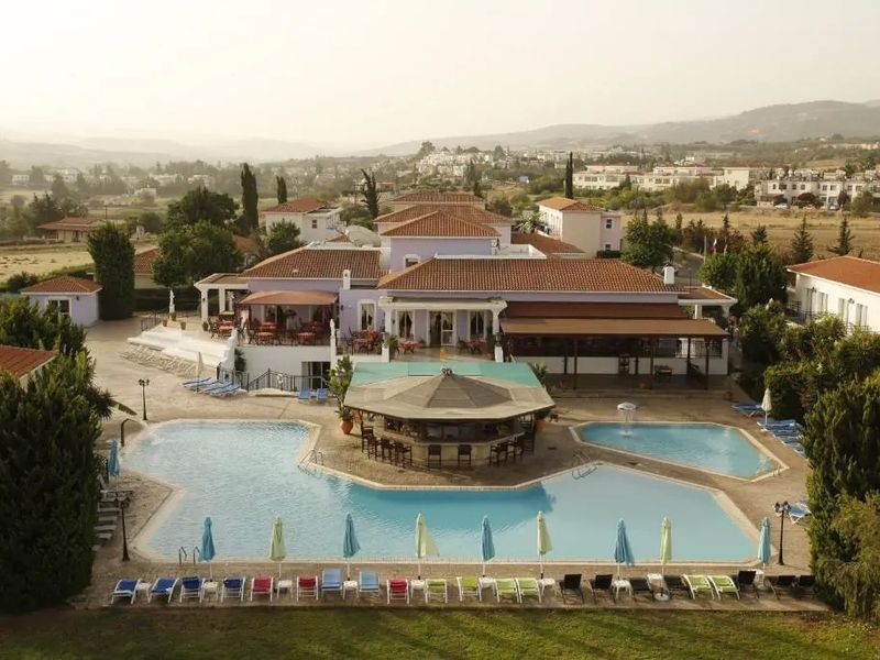 Akamanthea Holiday