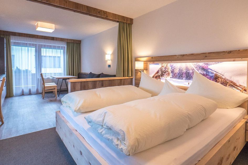 pokój, kuchnia / aneks kuchenny, balkon / taras