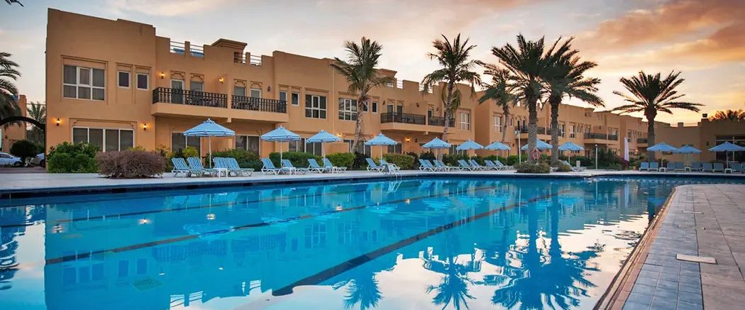 obiekt, teren hotelu, basen