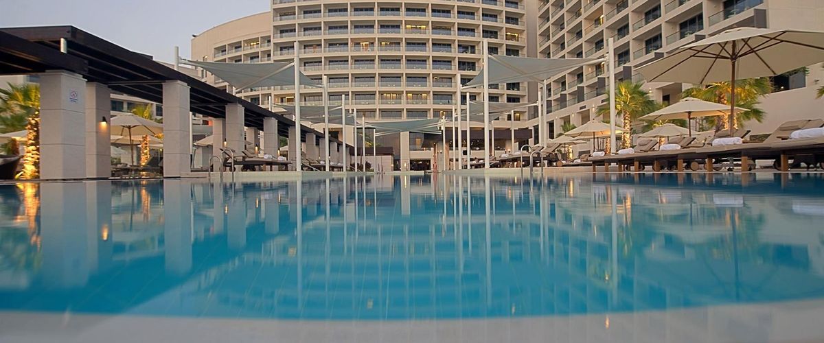 basen, budynek główny