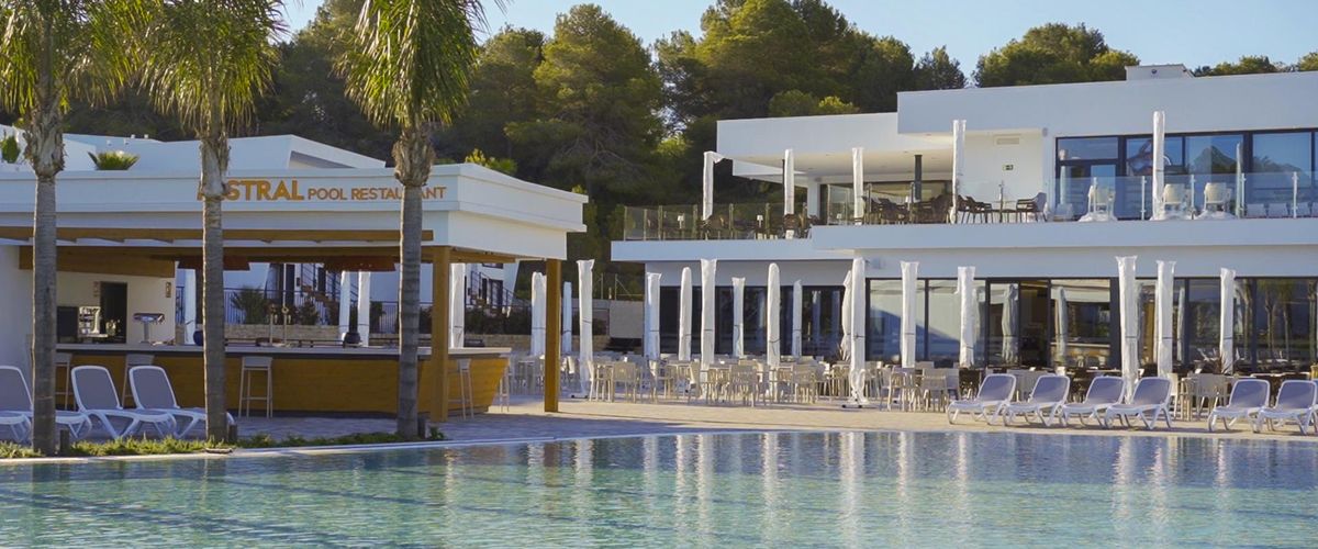 teren hotelu, basen, pool bar