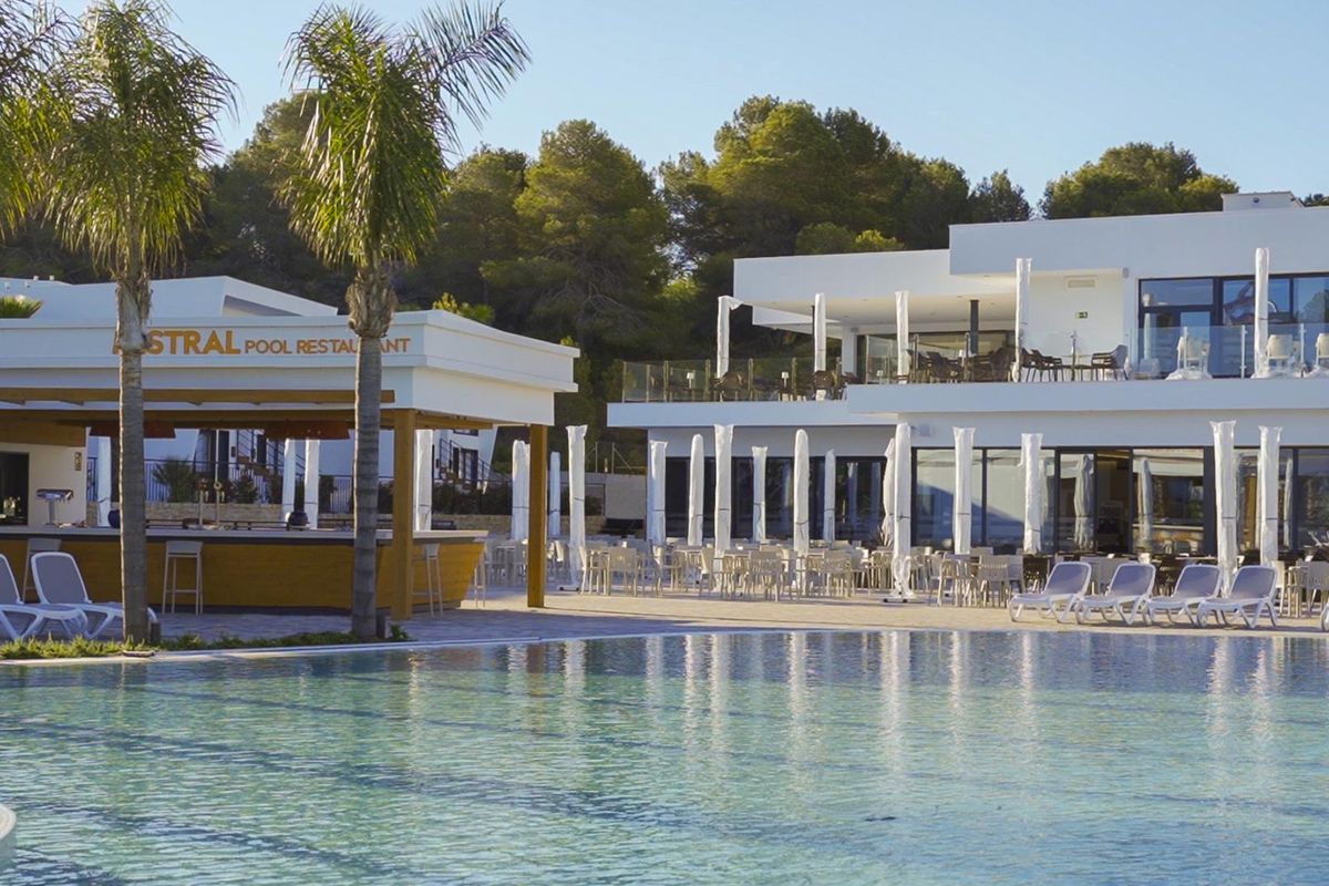 teren hotelu, basen, pool bar