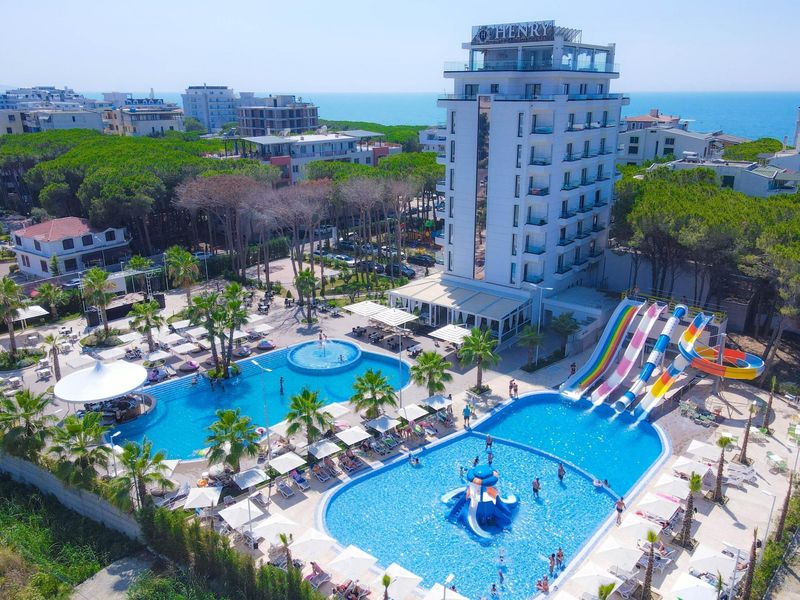 Henry Resort 5*