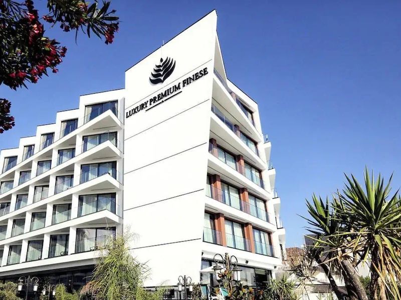 Luxury Premium Finese