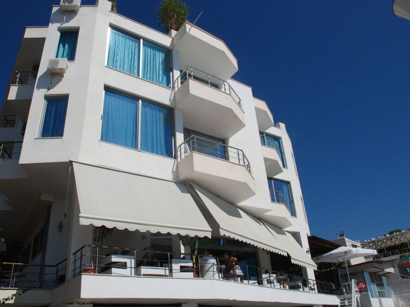 Saranda Royal 3*
