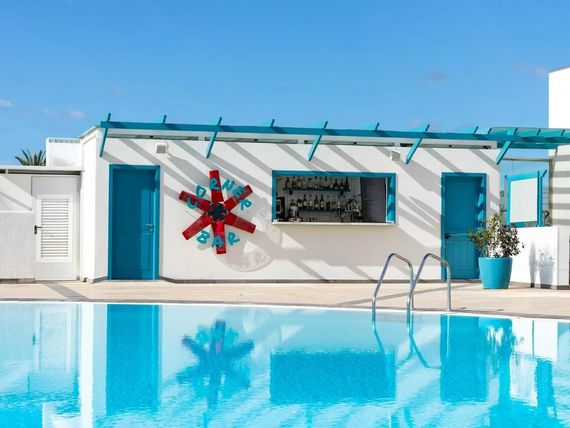 basen, pool bar