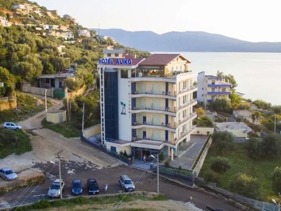 teren hotelu, budynek główny, obiekt
