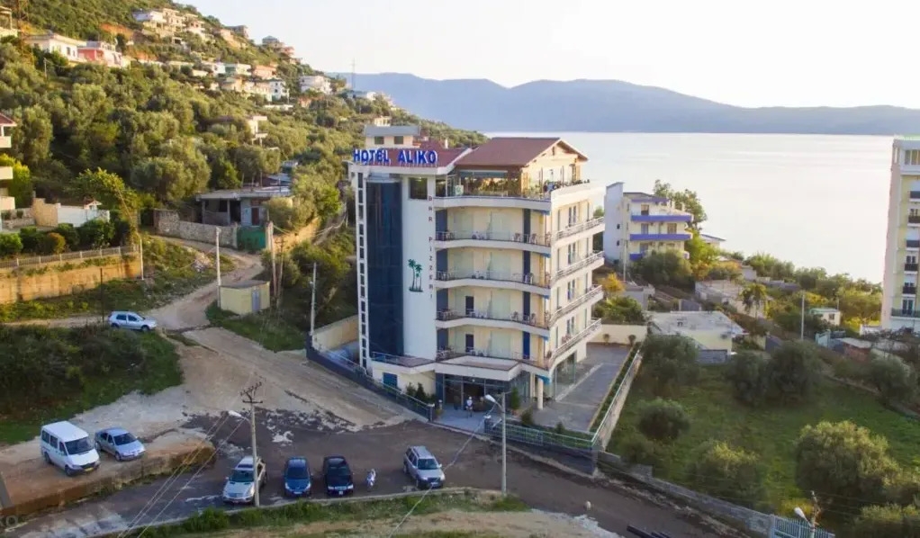 teren hotelu, budynek główny, obiekt