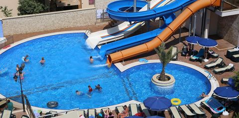 basen, zjeżdżalnia