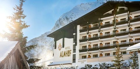 obiekt, budynek główny, teren hotelu