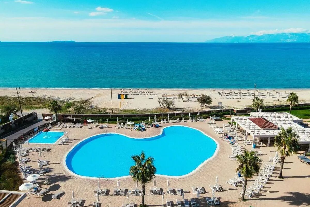teren hotelu, basen, plaża