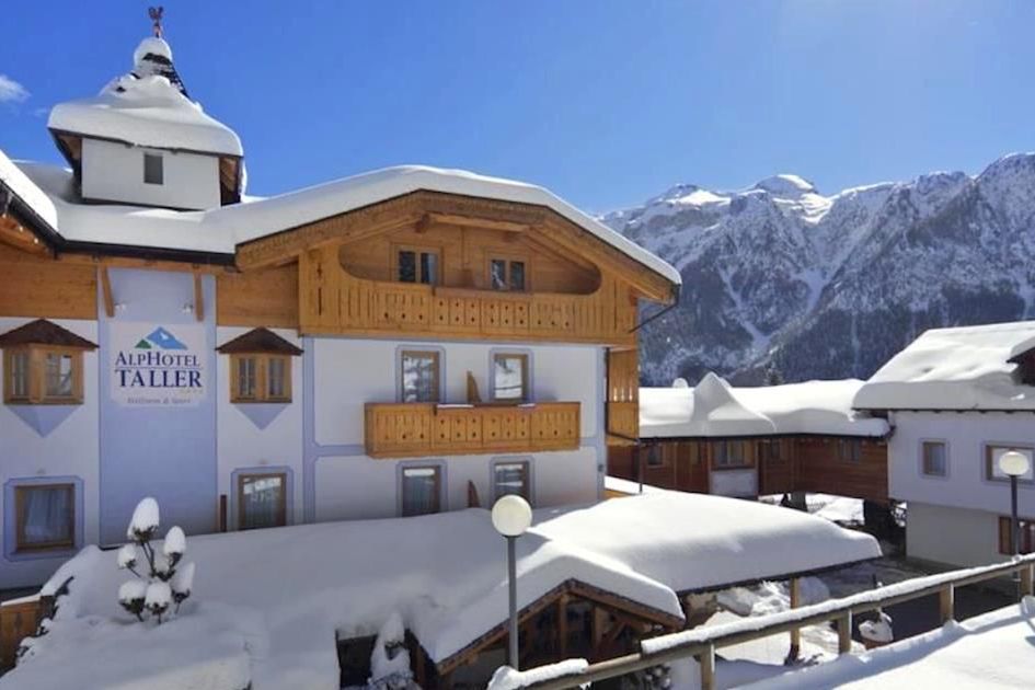 obiekt, budynek główny, teren hotelu