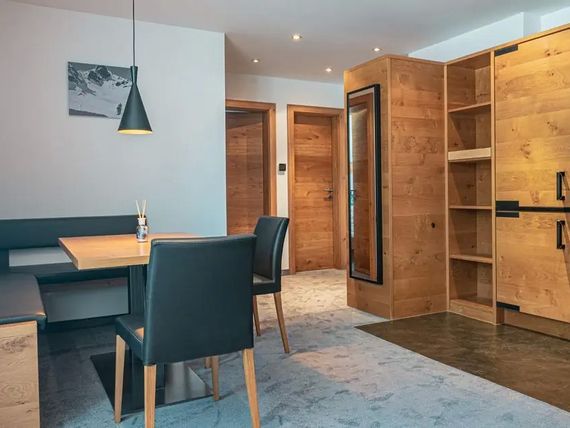 Alpen Suites 4*