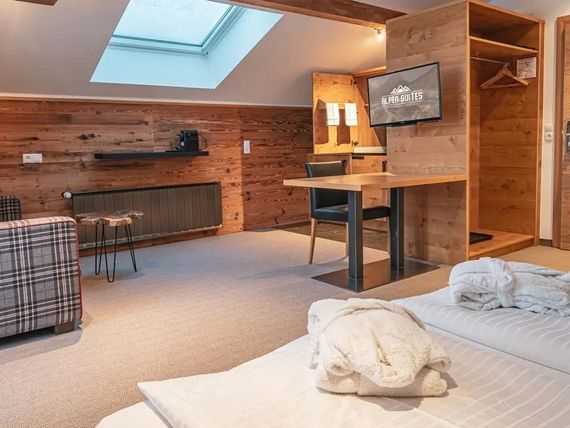 Alpen Suites 4*