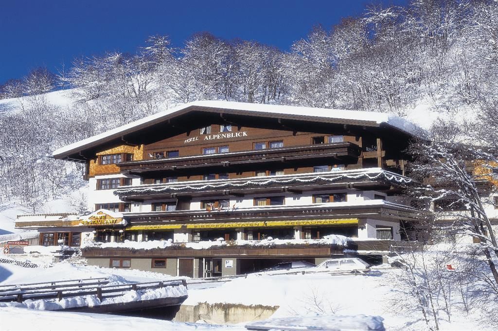 obiekt, budynek główny