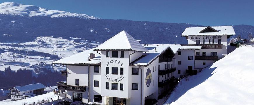 teren hotelu, budynek główny