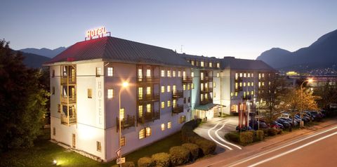 obiekt, budynek główny, teren hotelu