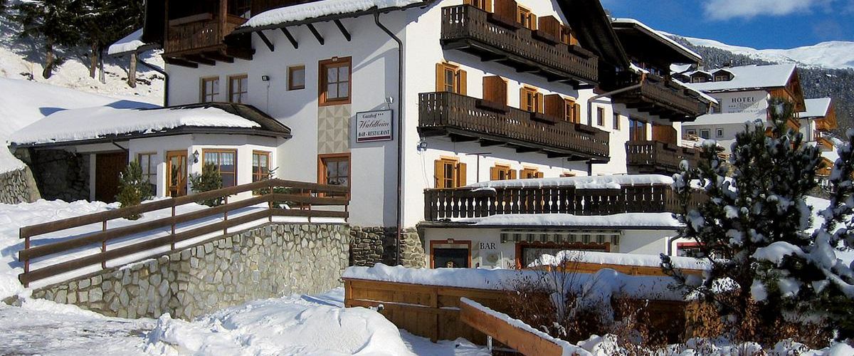 budynek główny, teren hotelu