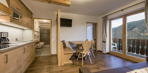 pokój, kuchnia / aneks kuchenny, balkon / taras