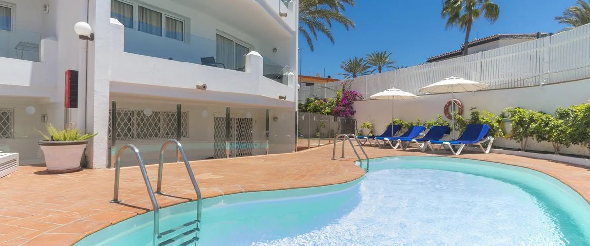 obiekt, teren hotelu, basen