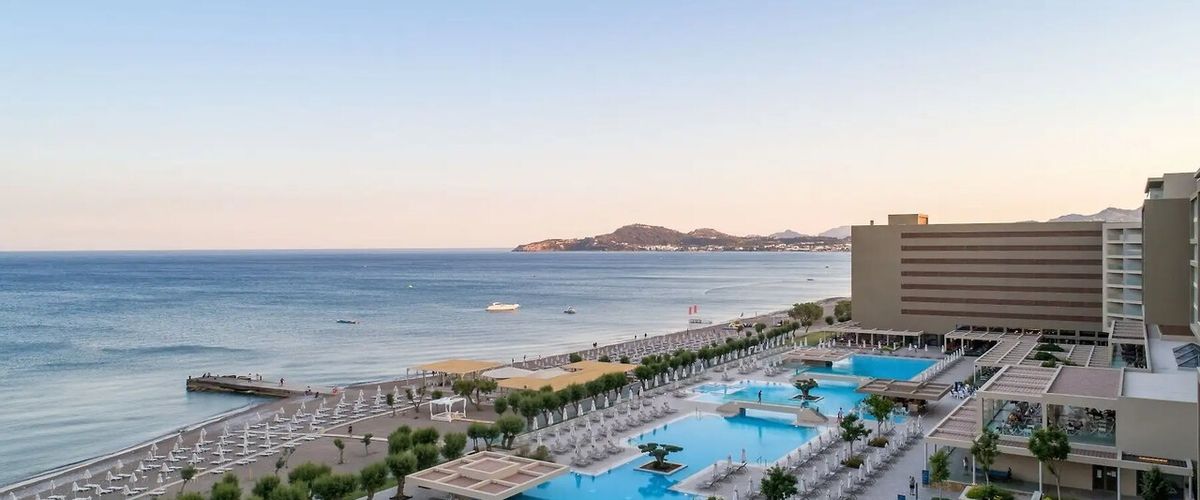 obiekt, teren hotelu, basen