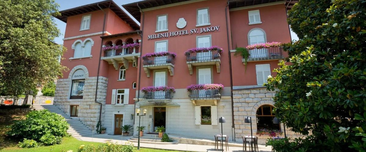 teren hotelu, budynek główny, obiekt